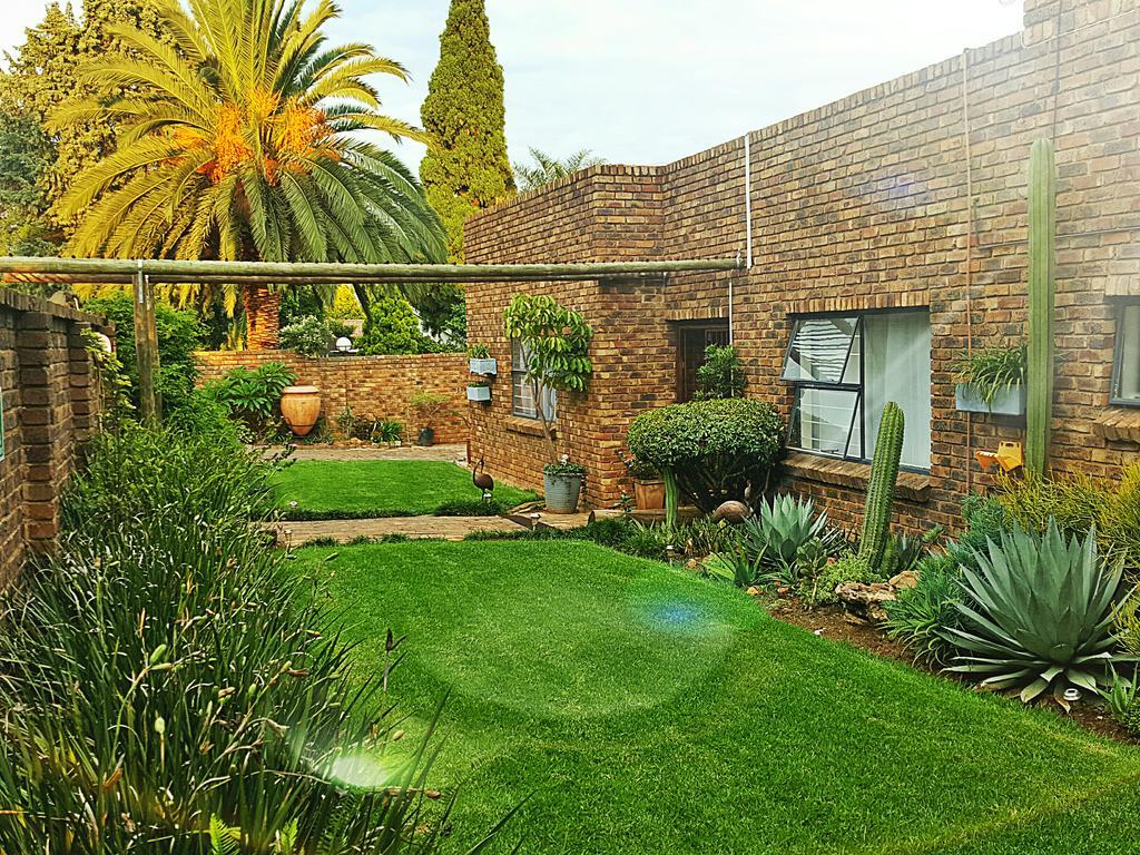 Midrand Guesthouse - Tasa Exteriör bild